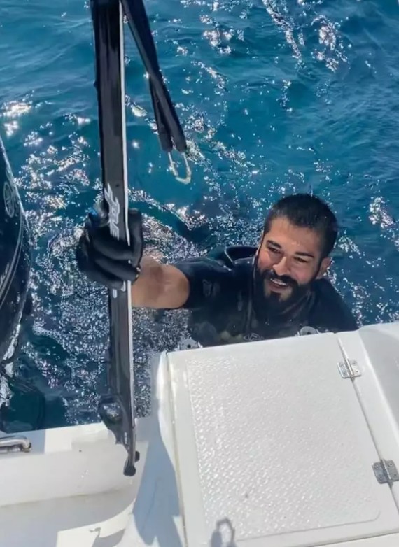 Burak Özçivit'in 5 milyon TL'lik tekne keyfi...